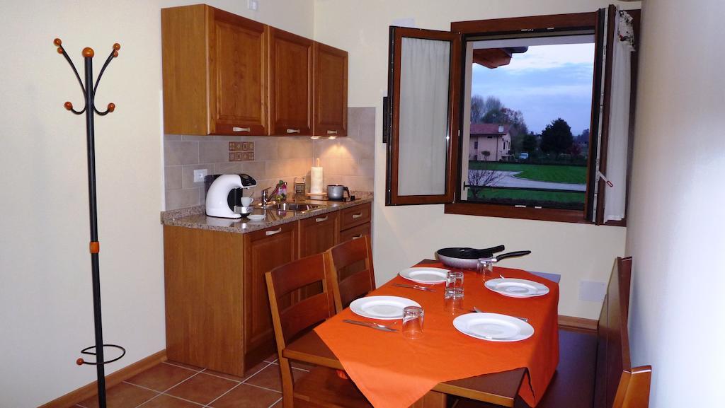 Agriturismo Ai Laghi Pocenia Rum bild